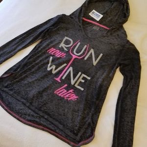 NWT Workout long sleeve hooded top size small